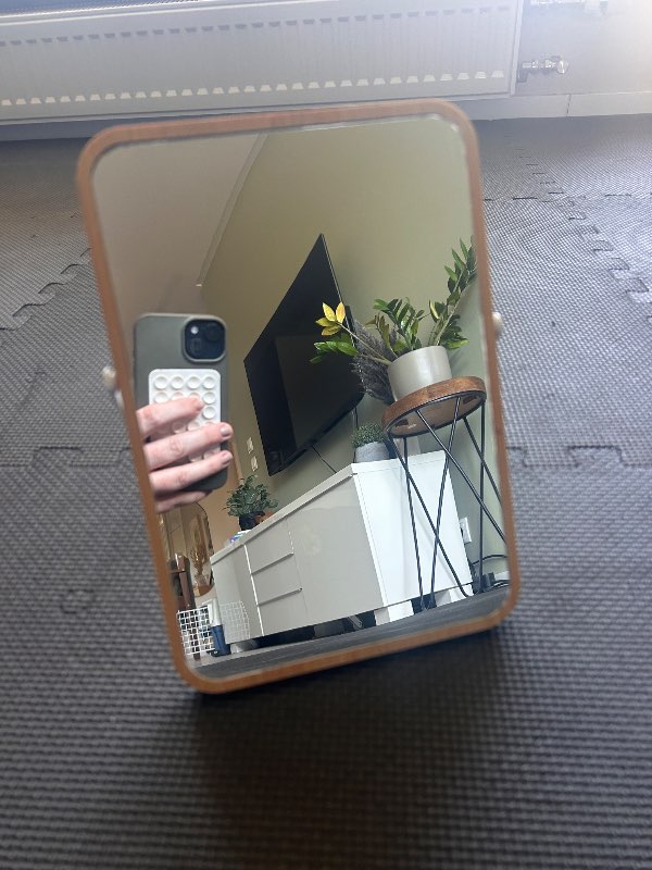 Spegill á standi