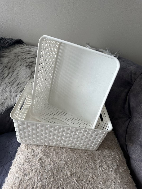 2 hvítar 10L körfur