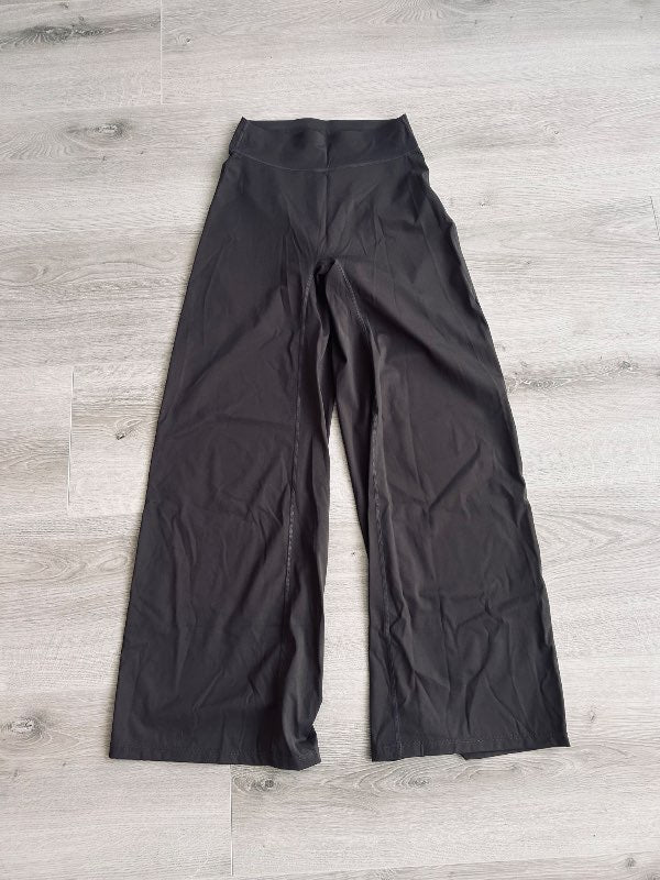 s dökk brúnar buxur
