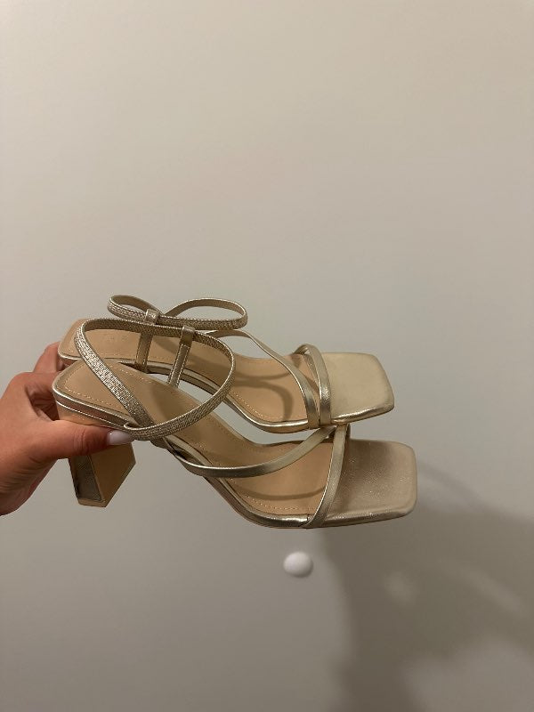 Gylltir sandalar H&M