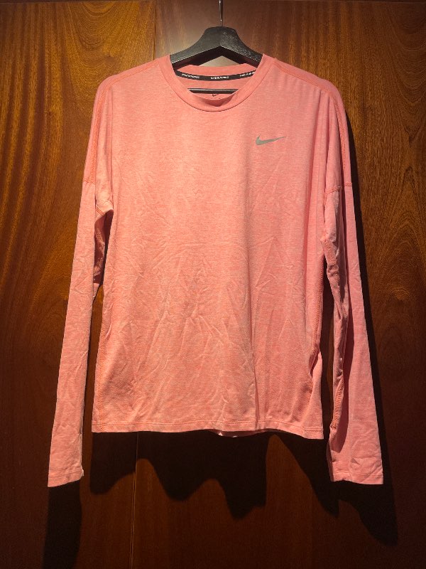 115 - Nike síðerma íþrottabolur