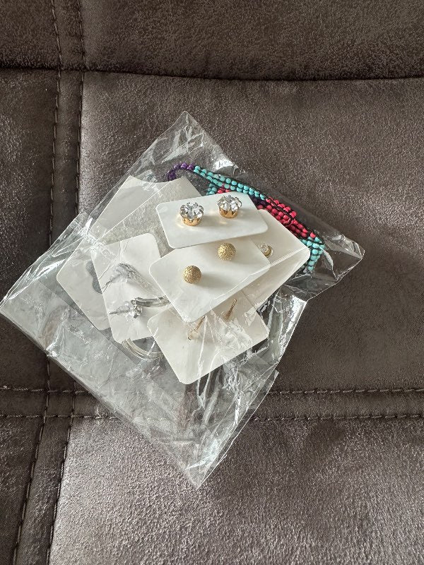 Armbands hringur + 5 pör eyrnalokkar allt nýtt