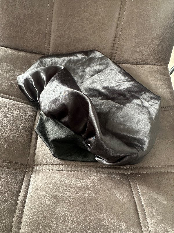 Black satin bonnet for hair good for tangles