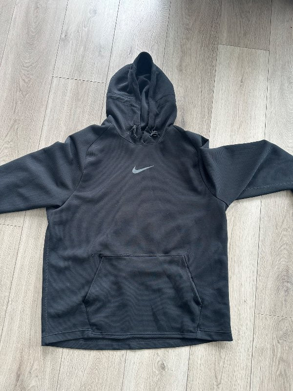Svört Nike hettupeysa L DRI-Fit