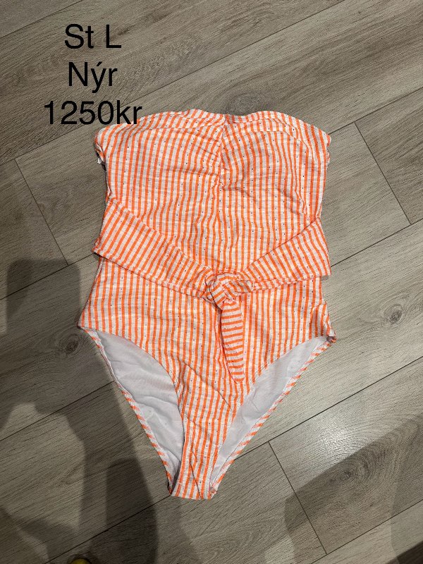 Nýr sundbolur St L