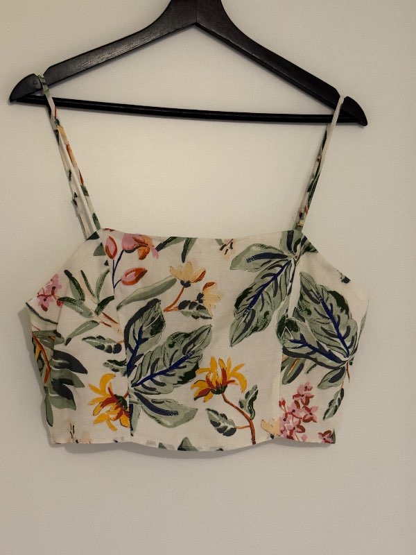 Nýtt* H&M Ljós toppur með blómum