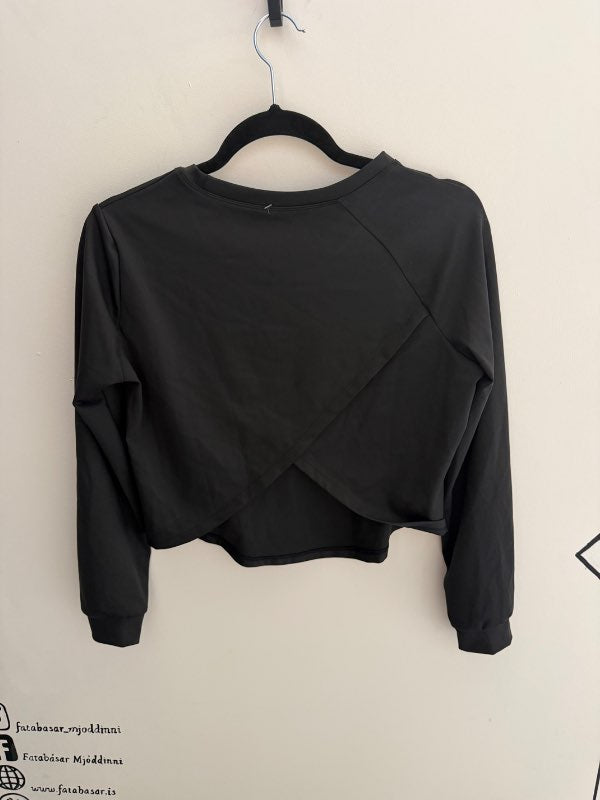 svört cropped ræktarpeysa