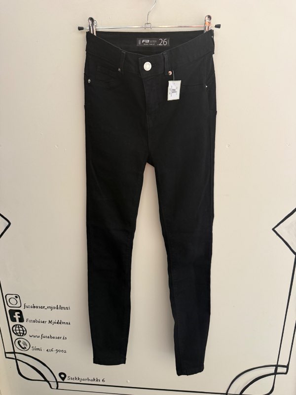 svartar gallabuxur