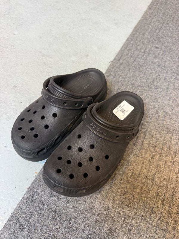 platform crocs svartir