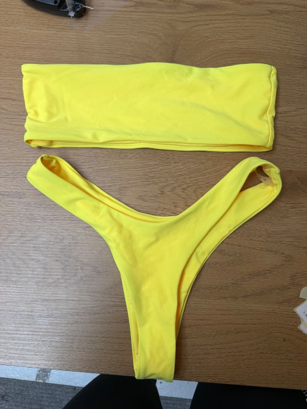 Gult bikiní