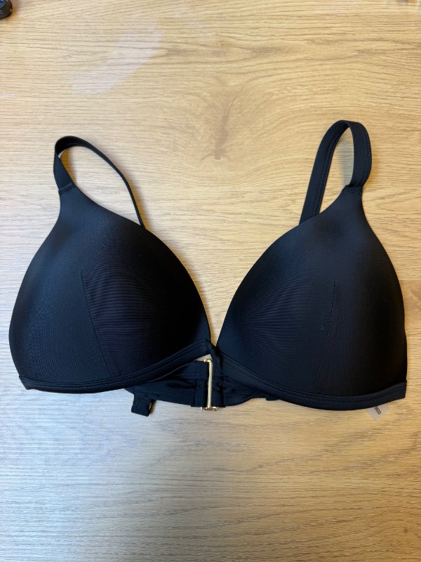 Svartur bikinítoppur