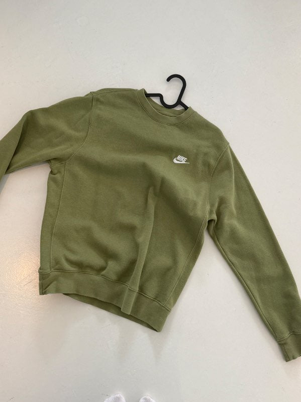 Græn nike peysa