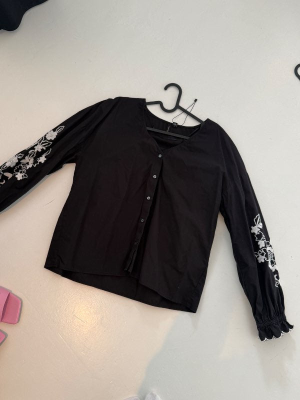 Vero moda svört skyrta