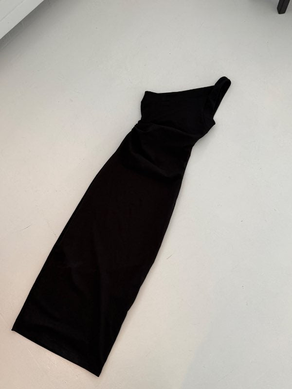 Svartur one shoulder Zara kjóll