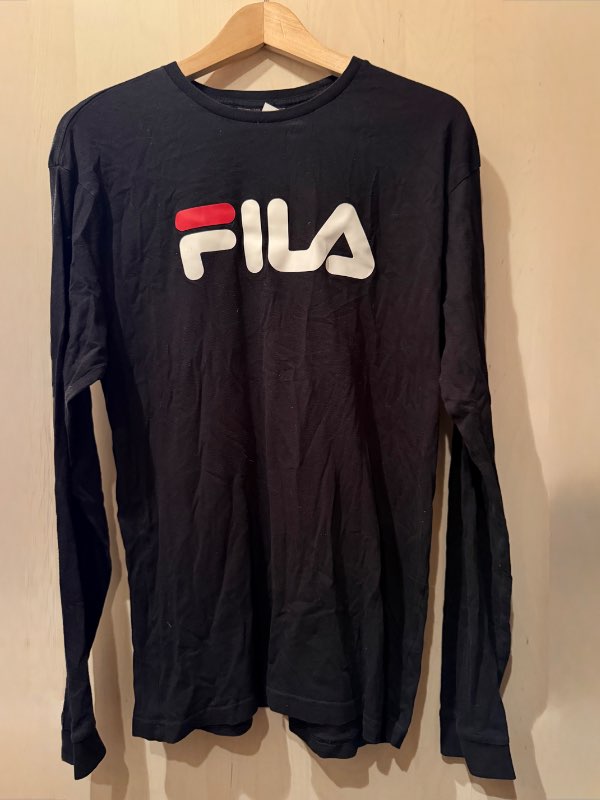 FILA svört peysa
