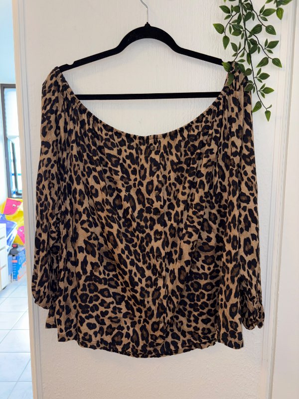 H&M leopardprint axlarbolur