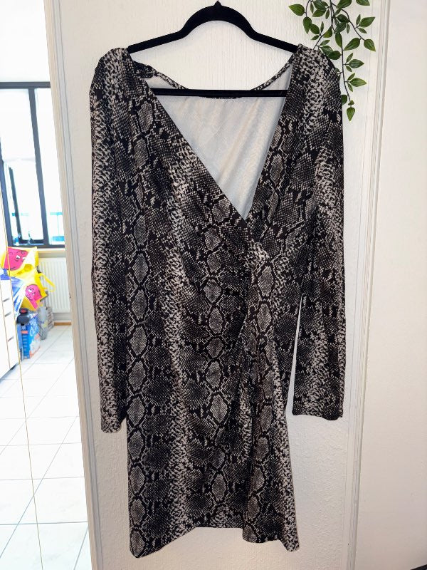 Snakeprint kjóll úr mjög teygjanlegu efni