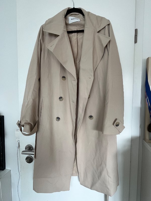 Beige frakki modström