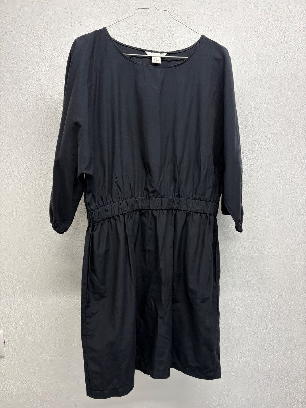 Svartur H&M kjóll m/vösum stuttur