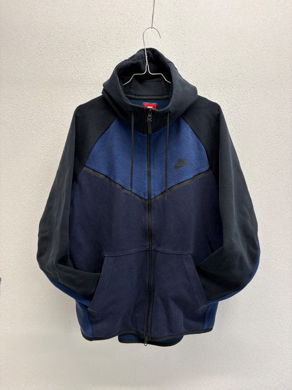 Nike hettupeysa