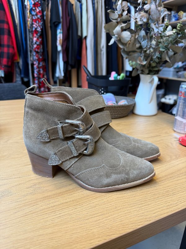 Ljósbrún ökklaboots með ól