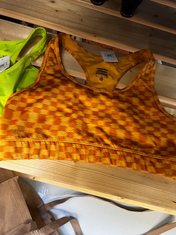 S- NIKE toppur gulur/köflóttur