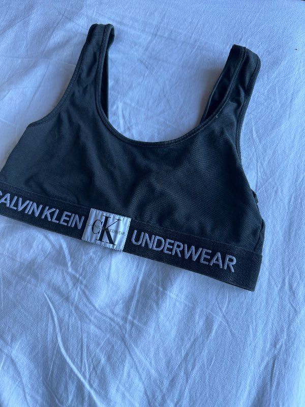 Calvin Klein toppur