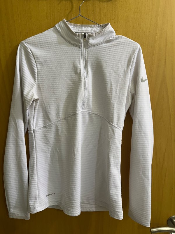 Nike hvít æfingarpeysa