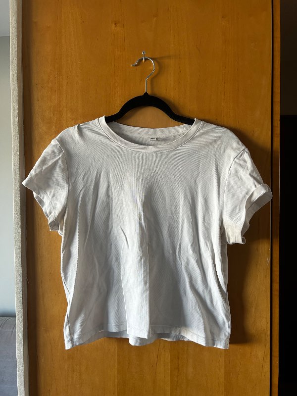 Uniqlo stuttermabolur