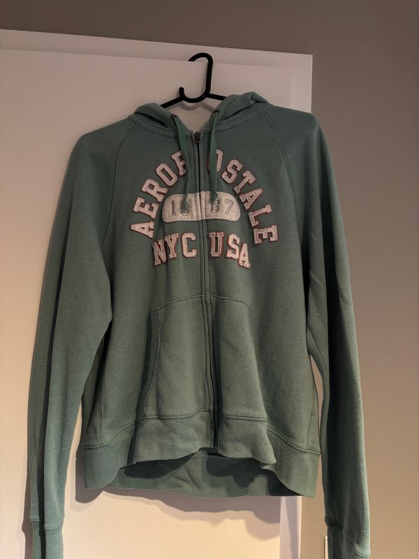 aeropostale peysa