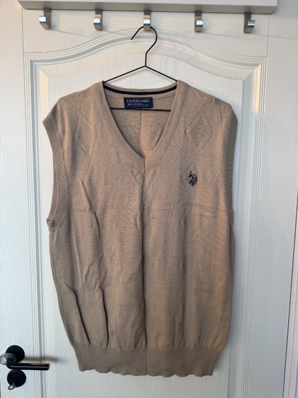 Brúnt vesti - Polo