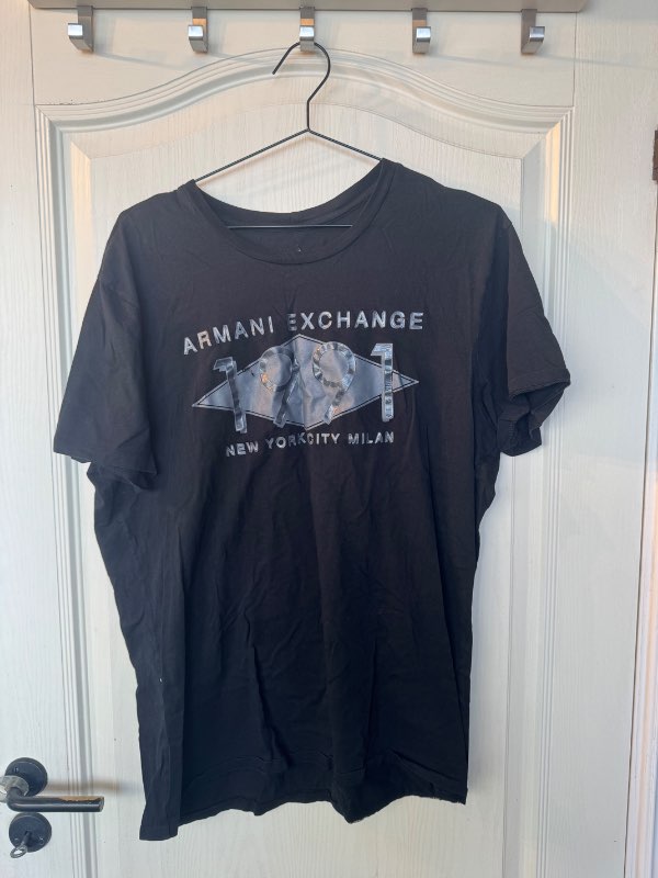 Svartur stuttermabolur - Armani Exchange