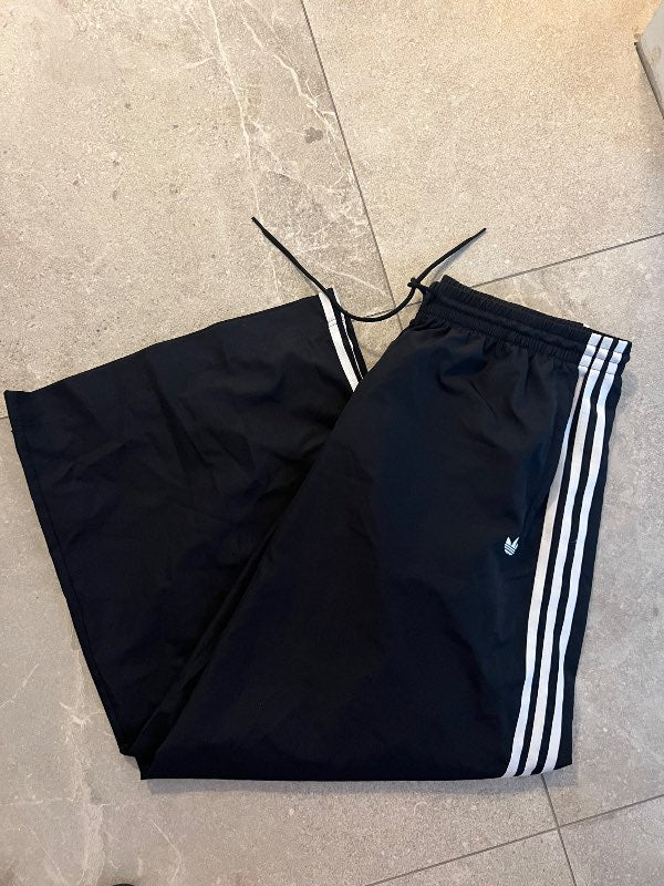 adidad straight leg