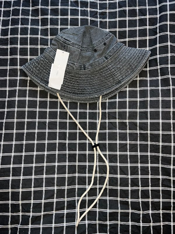 ÓNOTAÐ - Urban Outfitters bucket hat