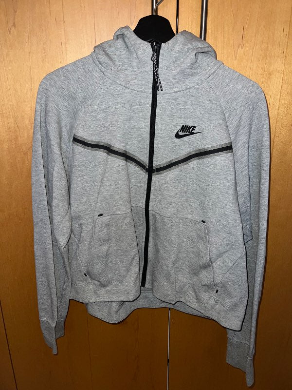 Nike Tech Fleece peysa grá