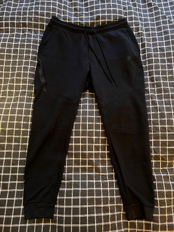Nike Tech Fleece svartar joggingbuxur