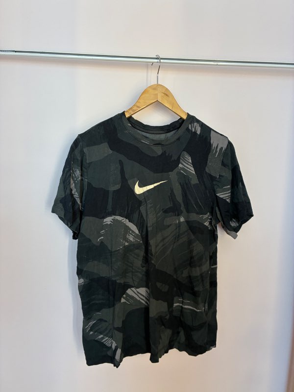 Nike camo bolur