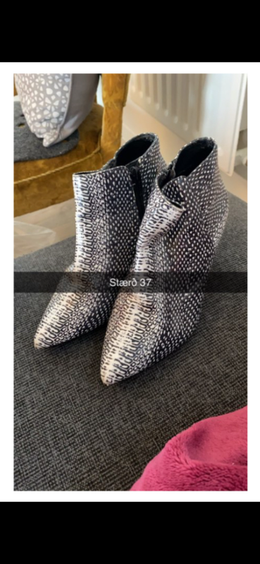 Heels patterned