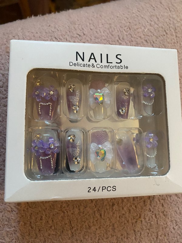 Press on nails