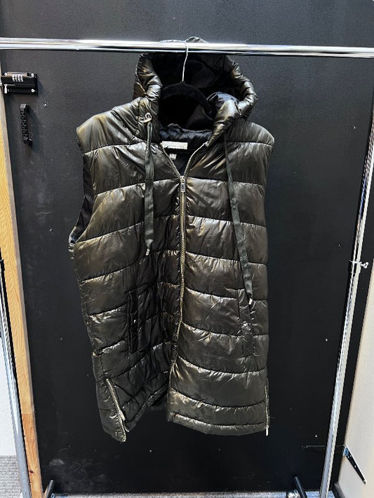 Dúnvesti m/hetttu. Flöskugrænt