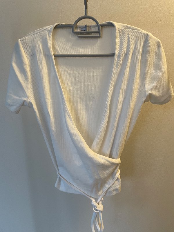 Envii bundinn stuttermabolur