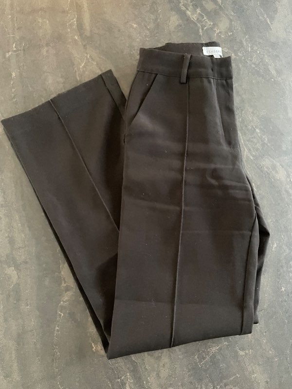 Venderby’s svartar buxur