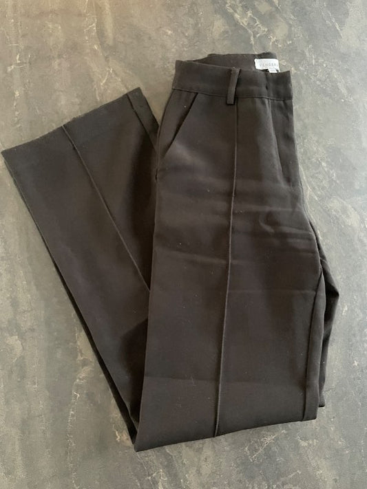 Venderby’s svartar buxur