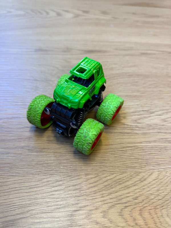 Grænn dótabíll