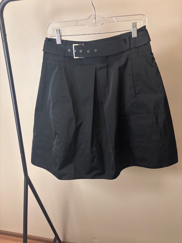 Karen Millen pils svart