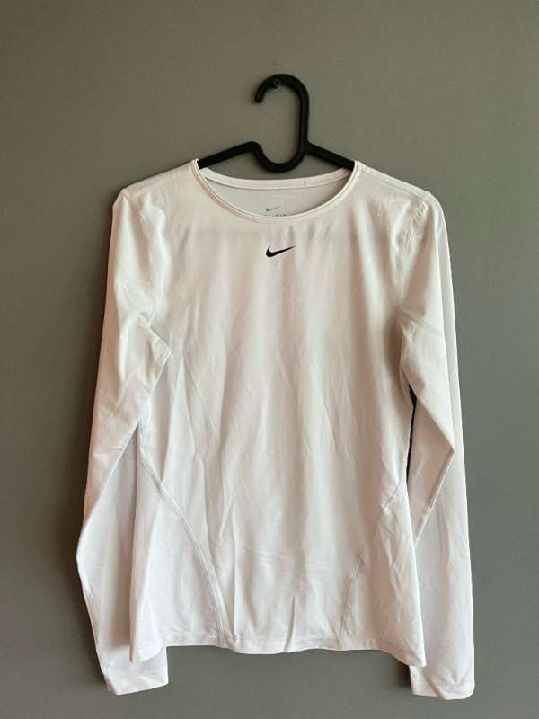 Nike hvítur langerma íþróttabolur