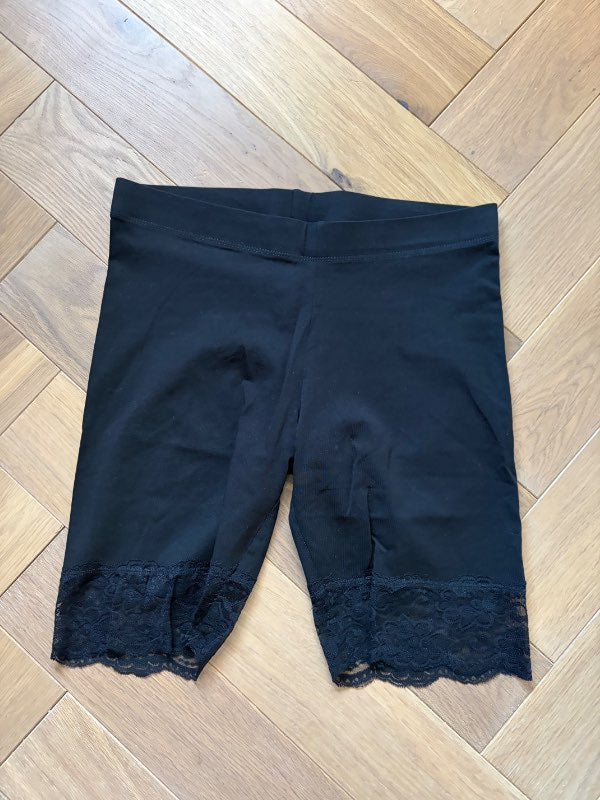 Gina tricot hjólabuxur með blúndu