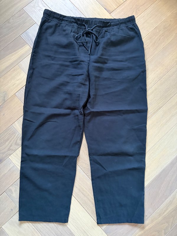 Mango buxur svartar