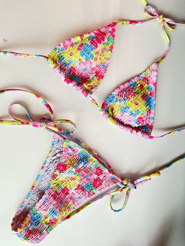 Bikini - marglitt blóma