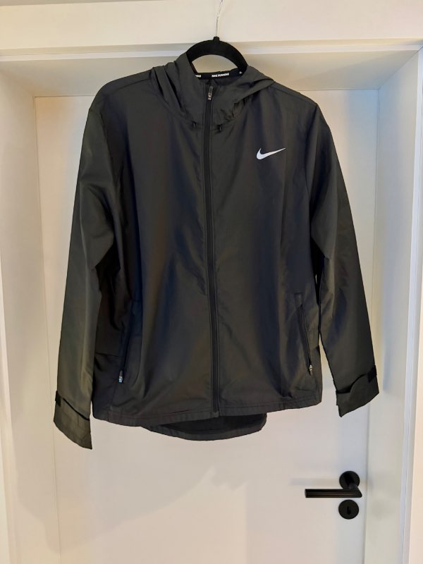 Nike svartur hlaupajakki